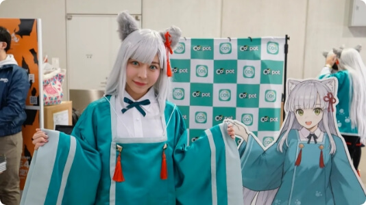 イベント出展時のコンパニオンの写真