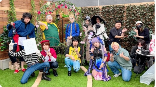 イベント時のコスプレイヤーとカメラマンの写真